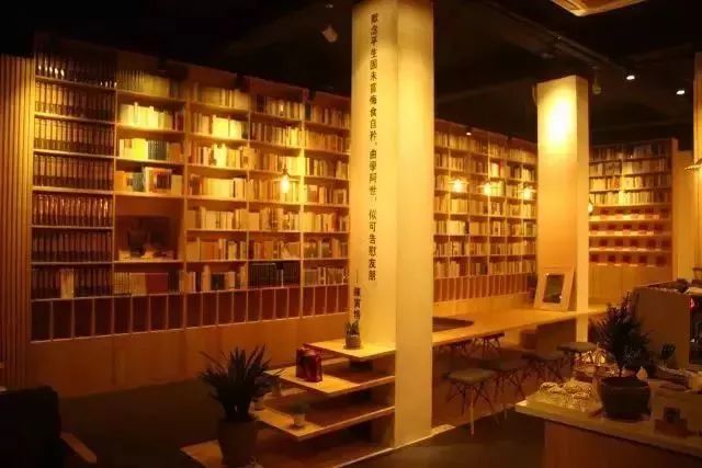 跟高曉松的曉書(shū)館一樣火, 杭州佛系90后男生不買(mǎi)房開(kāi)古籍書(shū)店