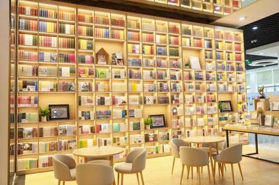 省委宣傳部、省教育廳領(lǐng)導調(diào)研我校倍閱書店!