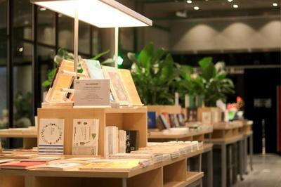 書店測評 | 上海新開的神獸之間:與電商同價的實體書店